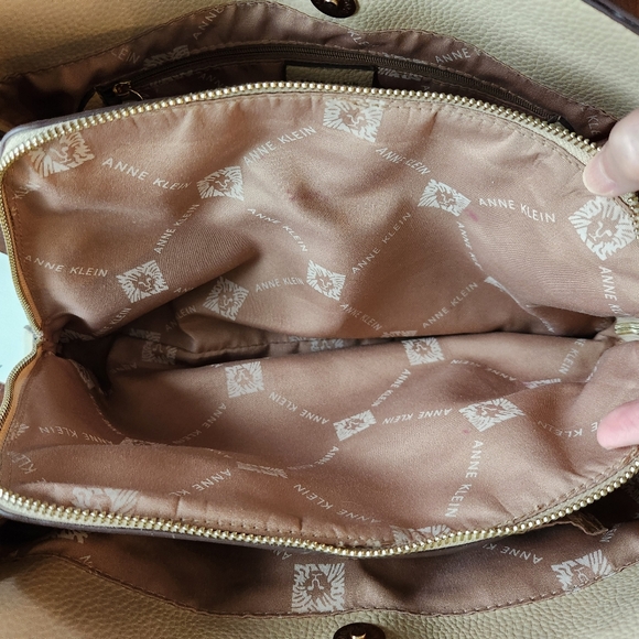 Classy Anne Klein Bag Clutch Purse Cream with Wallet and Pretty Tie - Picture 11 of 16